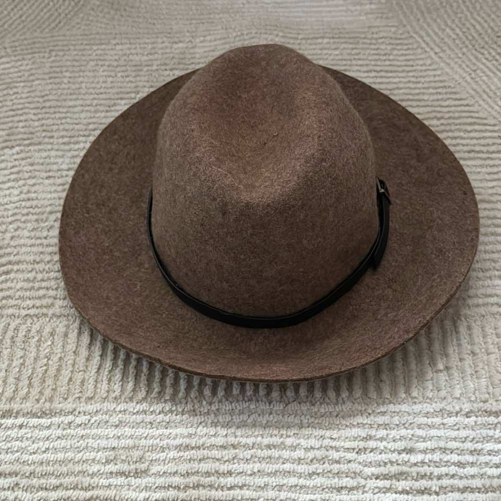 100% Wool brown women’s hat with faux leather thin belt around, lightweight hat